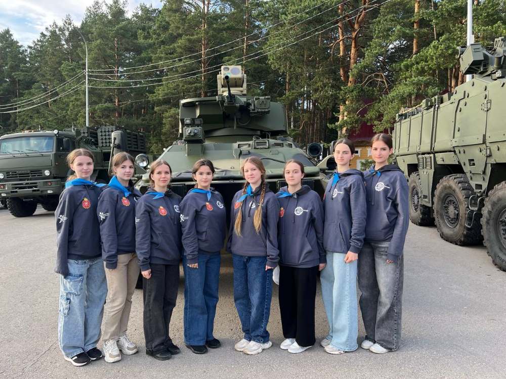 Воспитанницы Пансиона принимают участие в работе Международного молодёжного промышленного форума «Инженеры будущего - 2025»