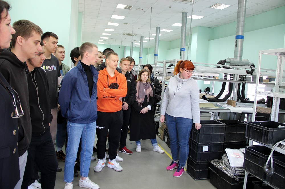 Школьники и студенты Воронежа посетили АО «ВЦКБ «Полюс»