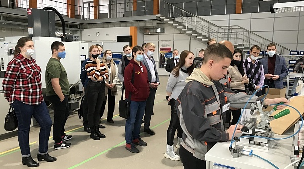 Молодые специалисты предприятий СоюзМаш проходят стажировки на производственных и образовательных площадках Свердловской области